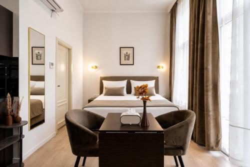 a hotel room with a bed and a table and chairs at GemStay Antwerp in Antwerp