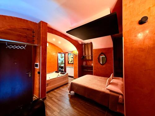 a bedroom with a bed and a tub in a room at Suites Moya 1 - SPA in Camera in Rome