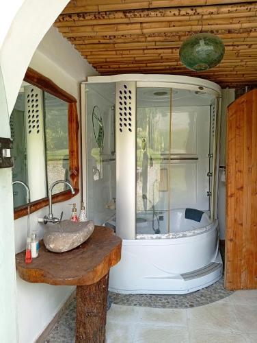a large bathroom with a tub and a sink at 1920 Casa Campestre in Córdoba