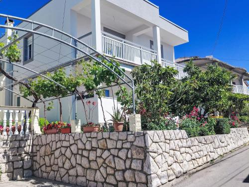 Apartment Delfa Pećarina by Interhome