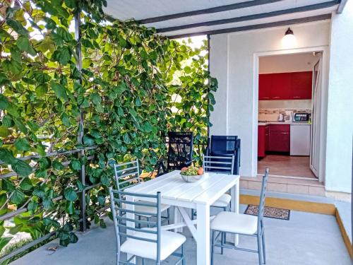 Apartment Anwesen Krasno mit Terrasse by Interhome