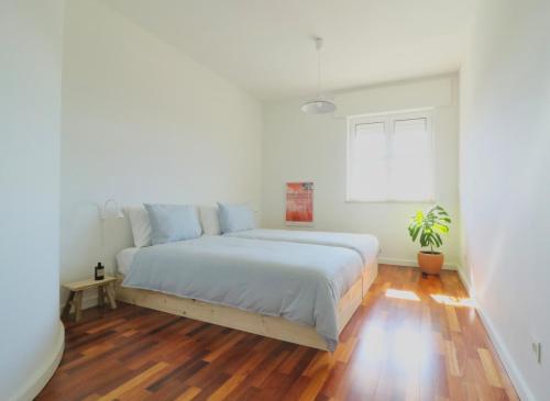 Mid-Century Luxury Condo w Setúbal Panoramic View