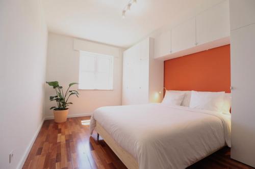 Mid-Century Luxury Condo w Setúbal Panoramic View