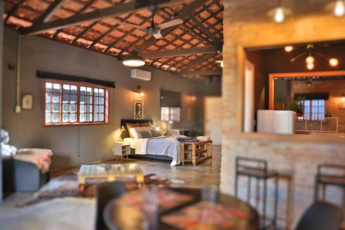 a room with a bed and a table and chairs at Loft Industrial in Santo André