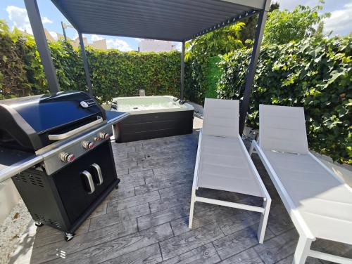 Luxury Groundfloor Private Jacuzzi - EHHouse photo 17
