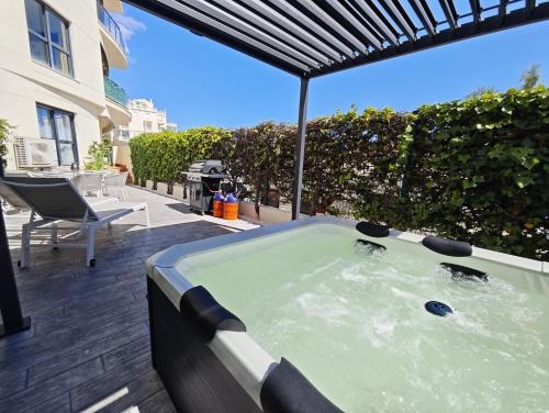 Luxury Groundfloor Private Jacuzzi - EHHouse photo 5