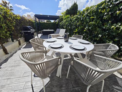 Luxury Groundfloor Private Jacuzzi - EHHouse photo 8