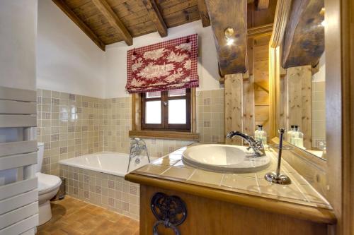 Nepenthe - beautiful ski-in ski-out 3 bed in exclusive location in Val d'Isere