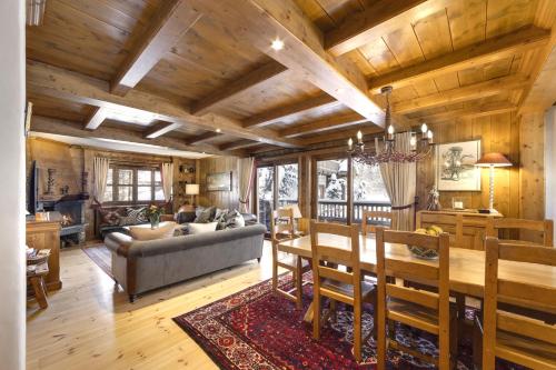 Nepenthe - beautiful ski-in ski-out 3 bed in exclusive location in Val d'Isere