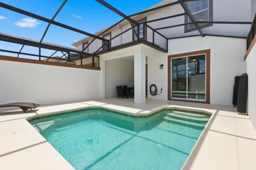 New Oasis Retreat Escape - Private Pool - Walk to Clubhouse - Sleeps 10 photo 3