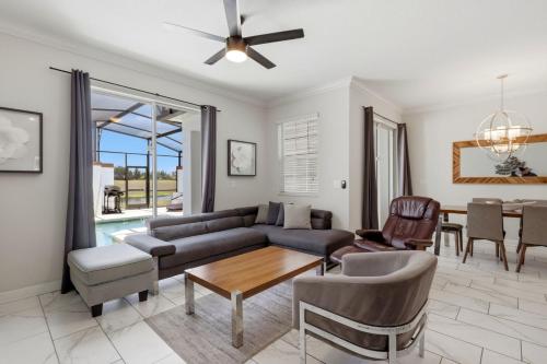 New Oasis Retreat Escape - Private Pool - Walk to Clubhouse - Sleeps 10 photo 4
