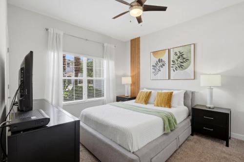 New Oasis Retreat Escape - Private Pool - Walk to Clubhouse - Sleeps 10 photo 12