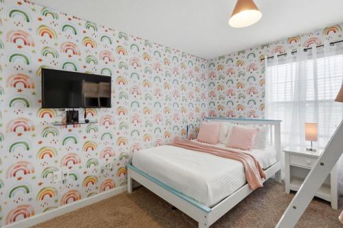 New Oasis Retreat Escape - Private Pool - Walk to Clubhouse - Sleeps 10 photo 15