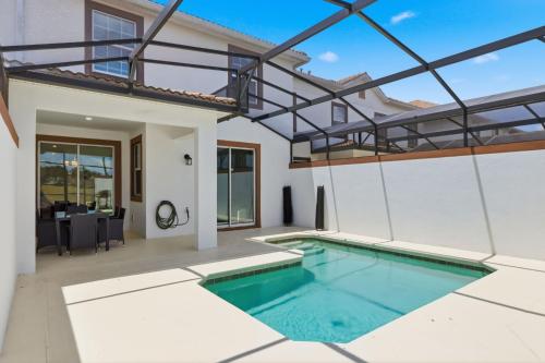 New Oasis Retreat Escape - Private Pool - Walk to Clubhouse - Sleeps 10 photo 25