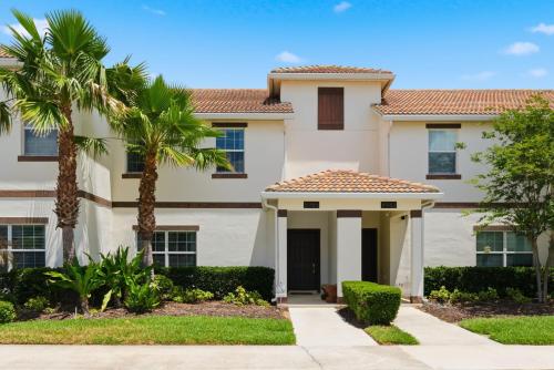 New Oasis Retreat Escape - Private Pool - Walk to Clubhouse - Sleeps 10 photo 21