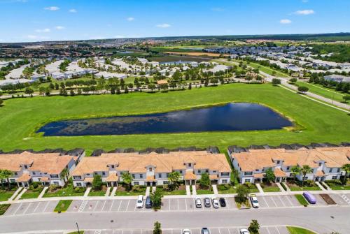 New Oasis Retreat Escape - Private Pool - Walk to Clubhouse - Sleeps 10 photo 26