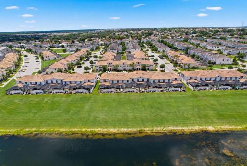 New Oasis Retreat Escape - Private Pool - Walk to Clubhouse - Sleeps 10 photo 27
