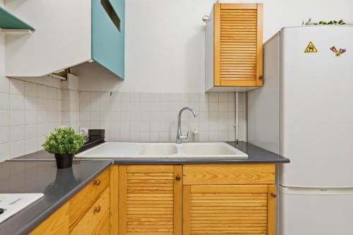 Modern Paris 2BR Apartment-Central Stay with Netflix