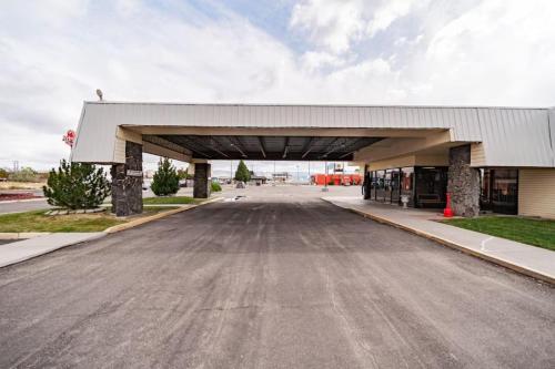 an empty parking lot in front of a building at Studio 6 Pocatello, ID in Pocatello