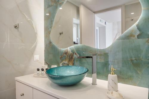 a bathroom with a bowl sink and a mirror at Aqua Blue Villa in Amoopi