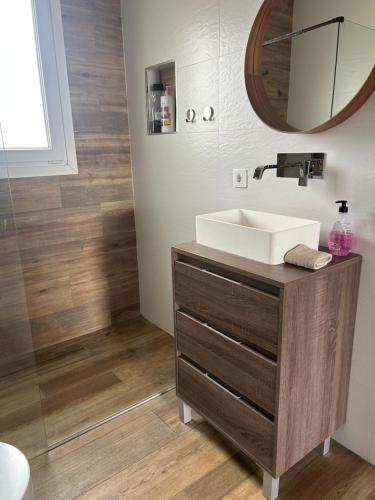 a bathroom with a sink and a mirror at Villa Remedios -rooms in private house- in Picassent