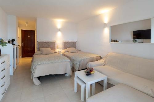 Comodoro 8 - Studio