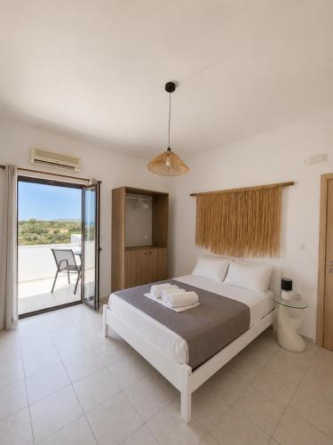 a bedroom with a bed and a view of the ocean at Villa Stefania Dream in Érfoi