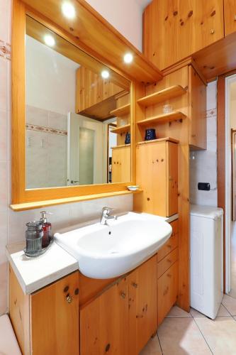 a bathroom with a sink and a mirror at PrimoPiano - Padova 256 in Milan