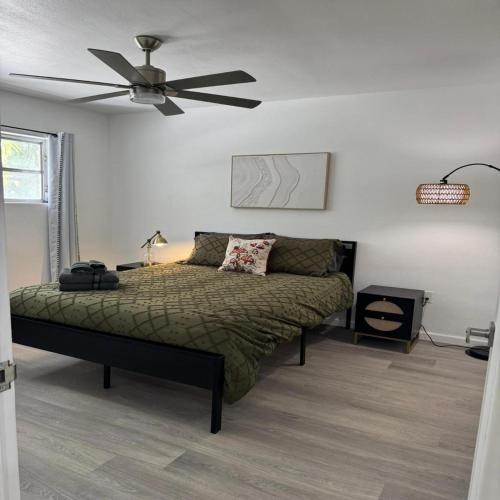 a bedroom with a bed and a ceiling fan at Renovated Condo Lake Eola View Great Location in Orlando