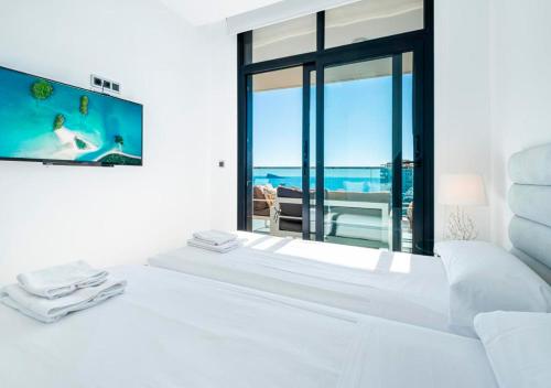 Sunny Sea View Sunset Drive by Terreta Rentals