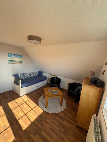 a small room with a bed and a table at Ostseekoje Koje 6 in Süssau