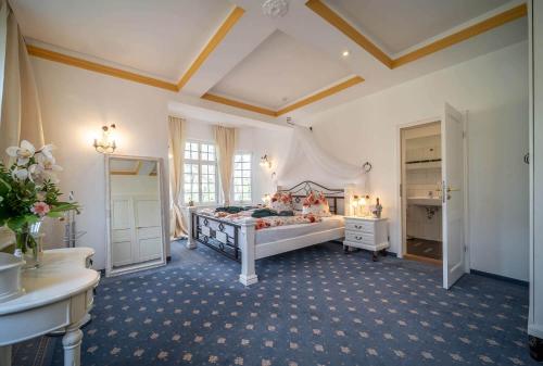 a large bedroom with a bed and a bathroom at Villa Rosenburg in Thale