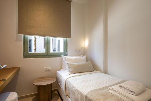 CF Stay, premium Old Town Living under the Castle!