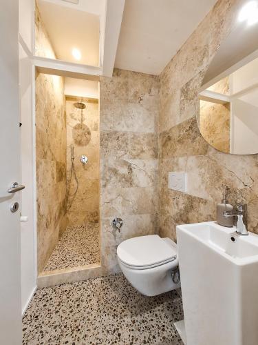 a bathroom with a toilet and a sink at il "Terrazzino" nel cuore di Siena in Siena