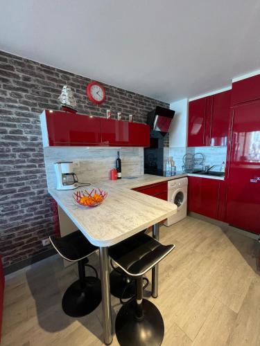 Red Pearl- Piscine, parking privé, Appartement pour 4 personnes tout équipé, plage de Richelieu à 200 mètres
