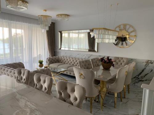 Monroe Apartment