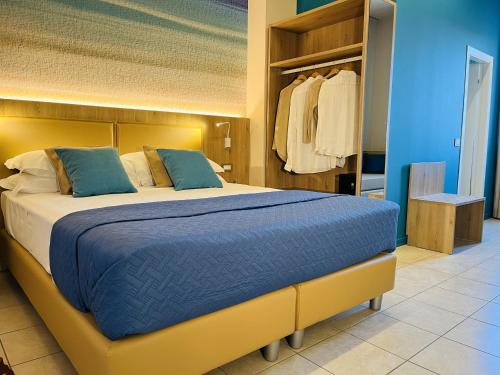 a bedroom with a large bed and a closet at Hotel Garden B&B in Marotta