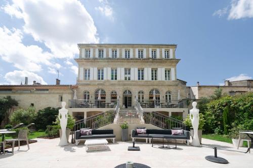 a building with a staircase in front of it at Pavillon des Millésimes in Lussac