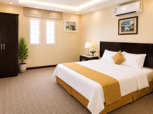 a bedroom with a large bed in a room at سويت tolan in Hail