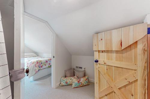 a bedroom with a bunk bed and a wooden door at Yellow Door Cottage in Meredith
