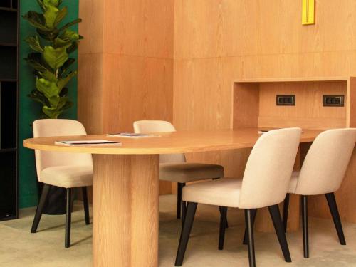 Movenpick Winter Park Baku — Business facilities