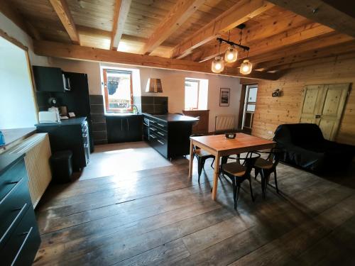 a kitchen and dining room with a table and chairs at Studio des 3 bassins in La Chapelle-Blanche