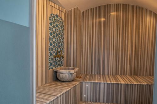 a sauna with a bowl on a wooden wall at Lale Saray Sapanca in Sapanca