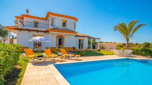 Villa Muriwai - Elegante moradia com BBQ e piscina aquecível - Armação de Pêra