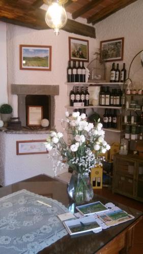 a vase filled with white flowers on a table at Hotel Belvedere Di San Leonino in Castellina in Chianti