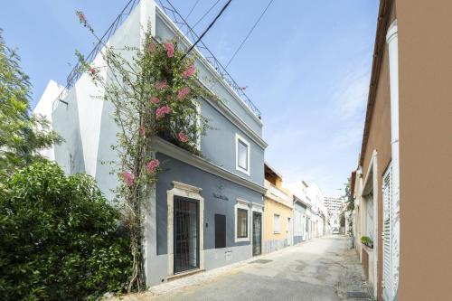 Saramago - Writers Yard - Pool Retreat by HD