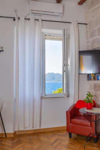 ORO Old Town Suites Steps from the Sea
