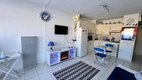 Le Cocon Bleu, piscine parking 2 personnes