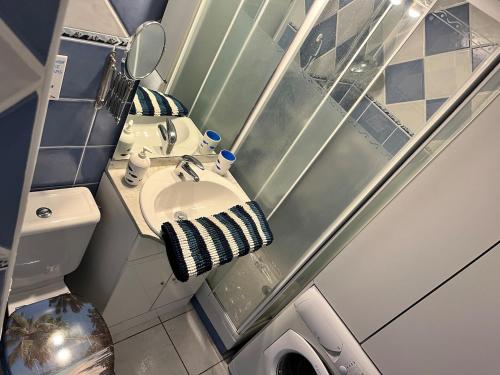 Le Cocon Bleu, piscine parking 2 personnes