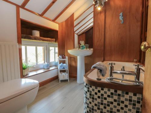 a bathroom with a sink and a bath tub at Pearls Farm One in Macclesfield